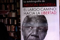 El largo camino hacia la libertad - Autobiografía de Nelson Mandela ISBN 9789587580020