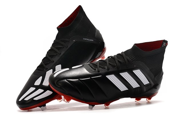 Chuteira Adidas Predator Mania 19.1 Preto/Branco Campo Profissional