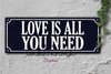 Chapa cartelito: Love is all you need