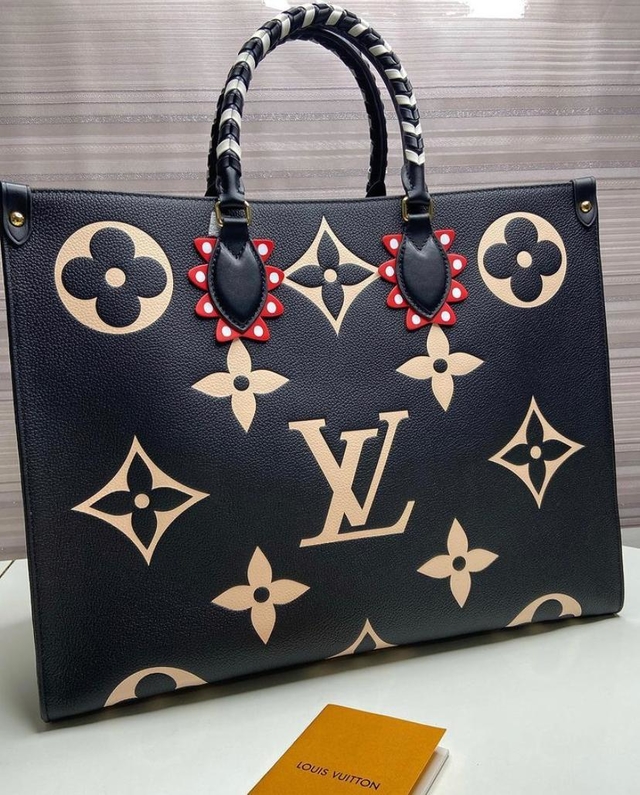 Necessaire Louis Vuitton Monogram Bolsa Necessaire Couro LV