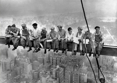 fotografia trabalhadores almoçando no em cima no prédio