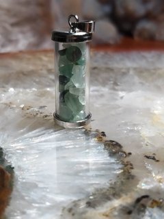 Imagem do Pingente de mini cristais em frasquinho de vidro - 6 opções de cristais