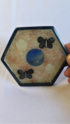 Orgonite porta-copos hexagonal borboletas - alcance de objetivos