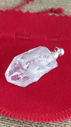 Pingente quartzo natural bruto com reservatório - Orgonites e loja de artigos esotéricos