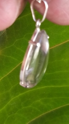Pingente gota de cristal com garra e corrente de prata - opções de pedras na internet