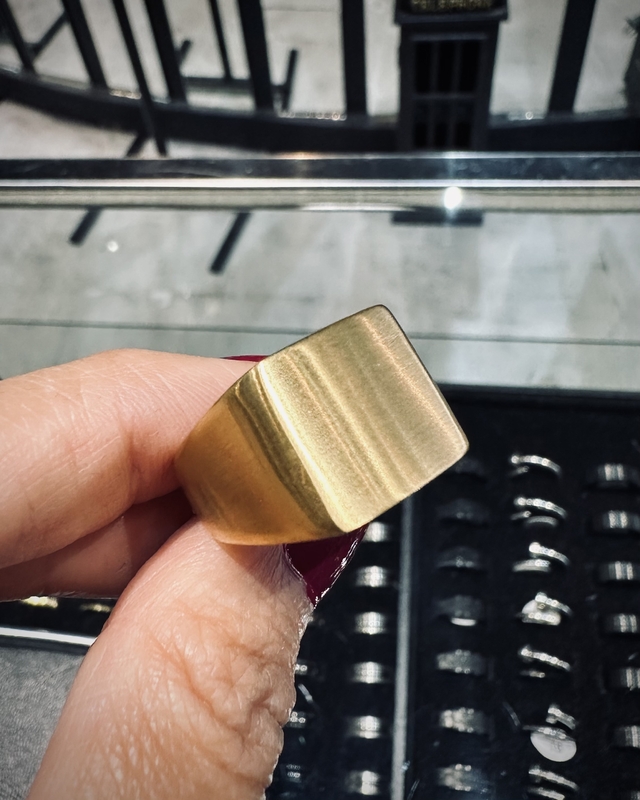 Anillo sello dorado sale