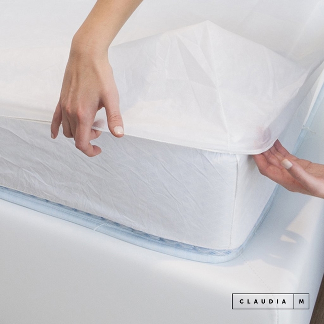 Cubre colchón ajustable plástico - Claudia M