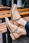 Zapato de cuero con base de goma 