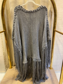 PONCHO GRISELDA FLECOS GRIS