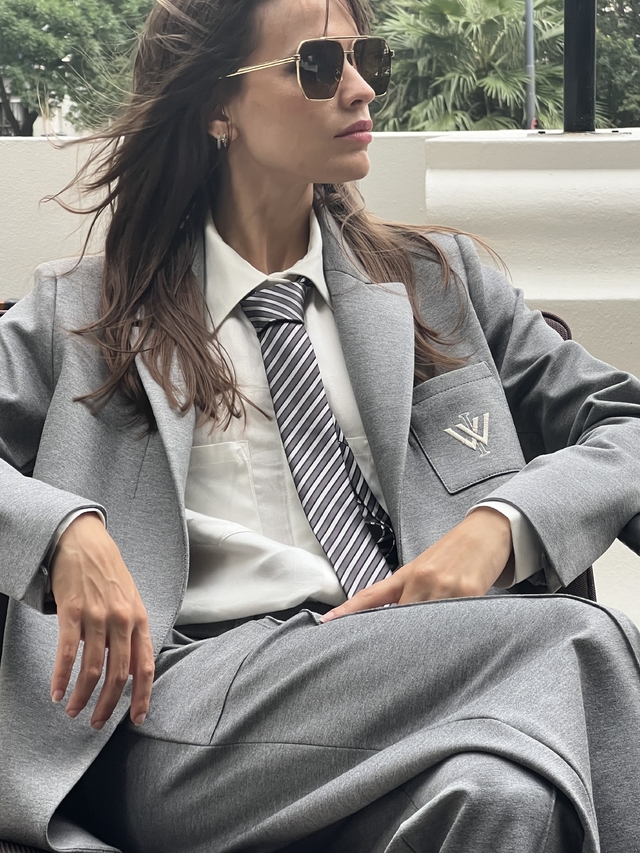 CORBATA RAYADA GRIS Y PLATA