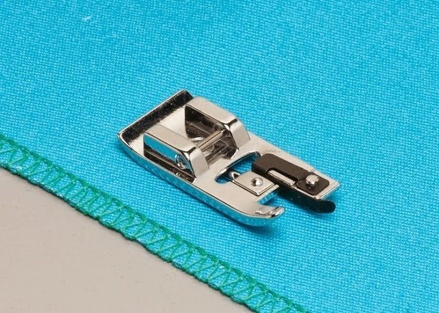 Prensatelas Overlock o Sobrehilado para maquina de coser domestica