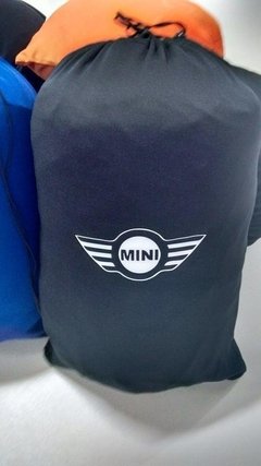 Capa Mini Clubman na internet