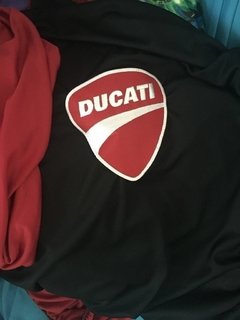 Capa Ducati 848 na internet