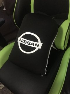 Capa Nissan Versa na internet