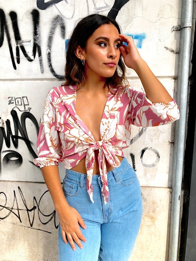 BLUSA FLOREADA NUDO ROSA