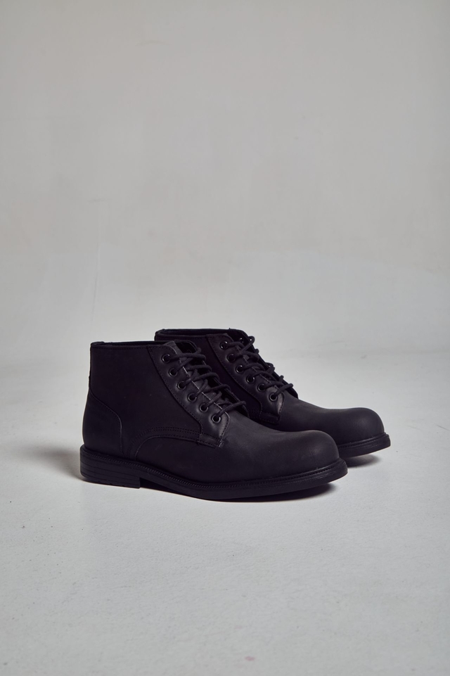 Borcego de Cuero Negro con Cordones