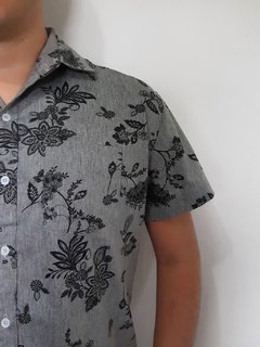 camisa cinza