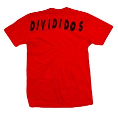 Remera DIVIDIDOS 40 DIBUJOS TIRADOS AHI EN EL PISO - comprar online