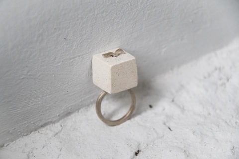 Anillo cubo concreta Blanco