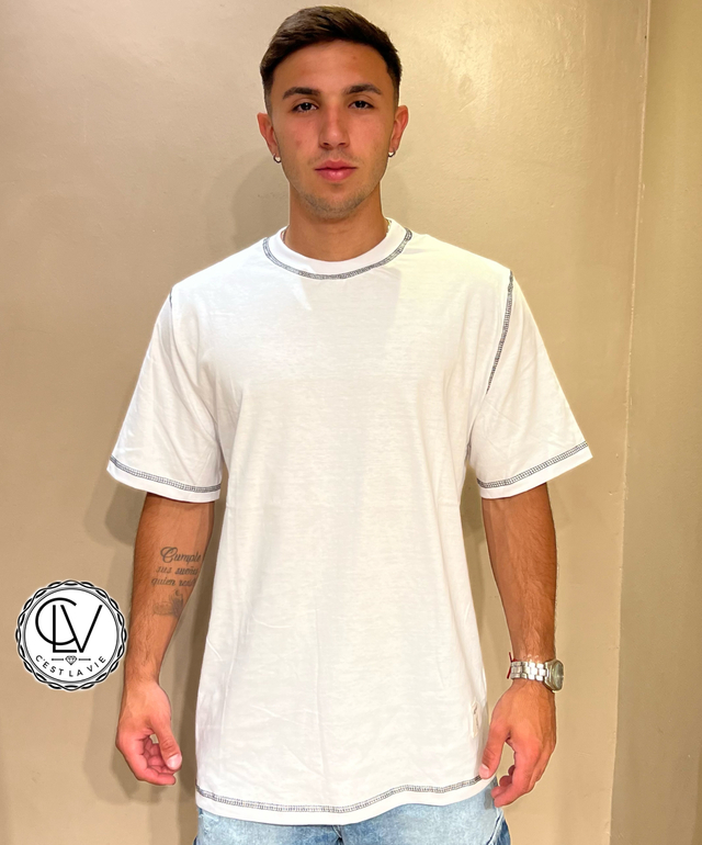 Remera Blanca Costura Negra