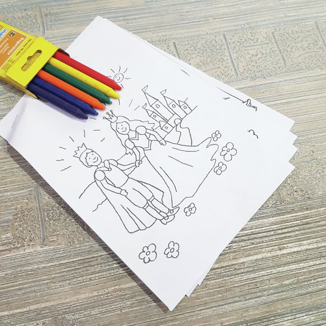 Desenhos de Garota Roblox traz sua bolsa de mão para colorir - Desenhos  para colorir grátis para imprimir
