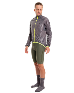 Jaqueta Corta Vento de Ciclismo Masculina Márcio May Pro Grafite / Amarelo Neon Foto com Modelo Lateral