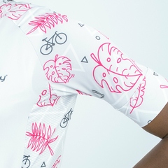 Camisa de Ciclismo Feminina Sport Marcio May Pink Triangles Natu Foto com Modelo Detalhes