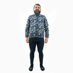 Jaqueta Corta Vento de Ciclismo Masculina Márcio May Race Gray Camuflado Foto com Modelo