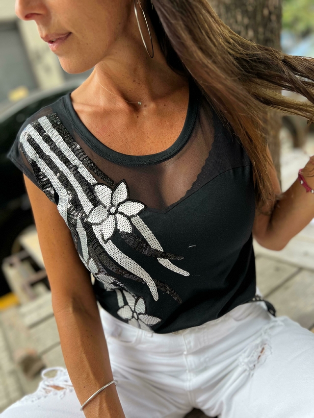 Remera escote corazon tul bordado JAQUELINA HADAD