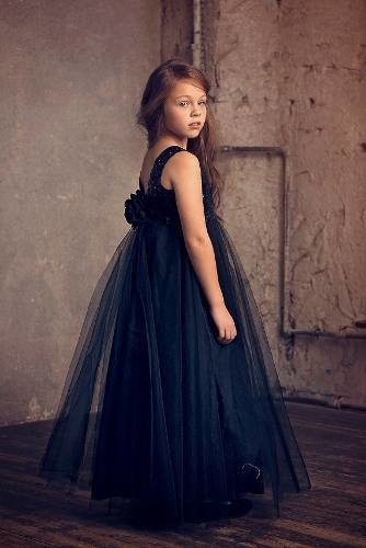 Nena con 2025 vestido