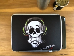 FUNDA Notebook Neoprene Est 23 Calavera en internet