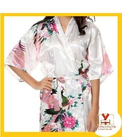 Kimono Curto De Cetim Fino Branco Estampa De Pavão - comprar online