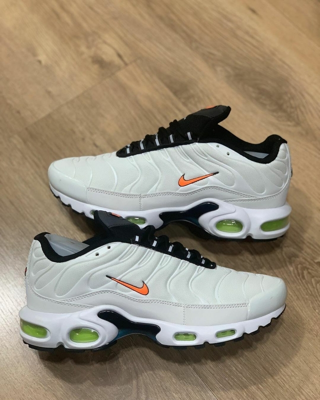 Air max plus tn white best sale and black