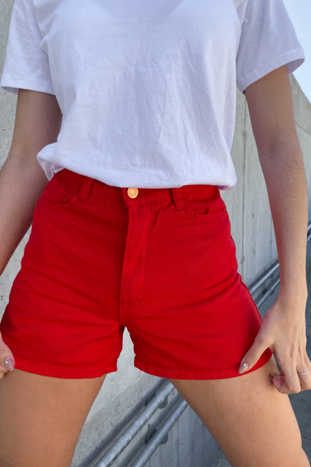 639.Short Mom Fit Rojo
