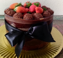 Brigadeiro Belga com Morangos (Naked Cake) - Fantiela Bolos e Doces