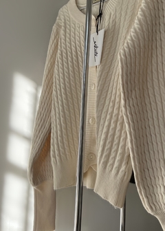 Sweater Botonado Trenzas - comprar online