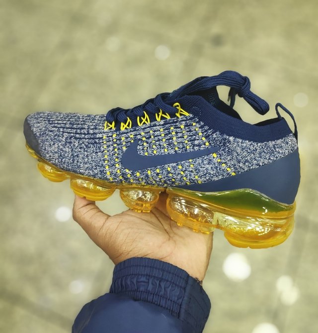 Vapormax amarelo sale