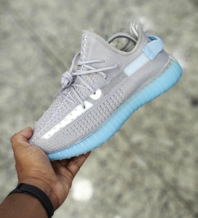 Yeezy cinza store