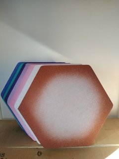 Bandeja exagonal pintada de 28cm en alta densidad - comprar online
