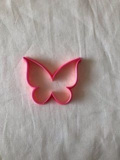 Cortante mariposa con alas en punta