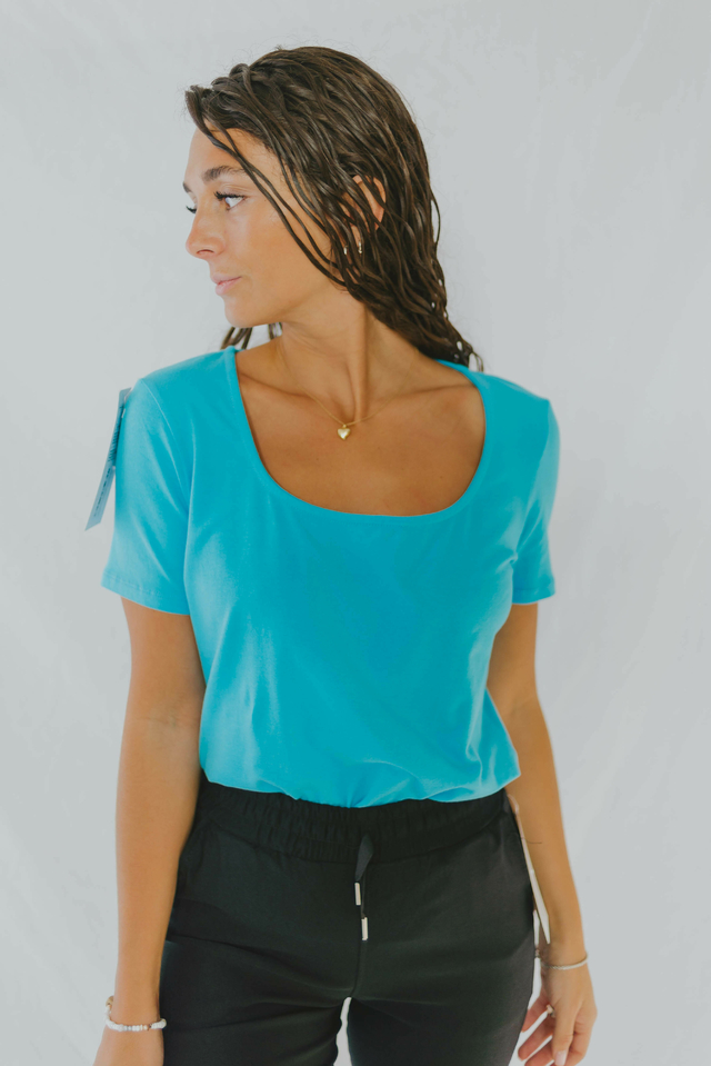 Remera escote cuadrado sale