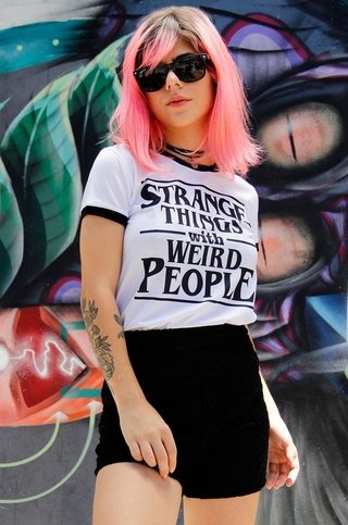 Camiseta Feminina Ringer Strange Things