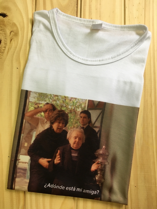 Remera ESPERANDO LA CARROZA DONDE ESTA MI AMIGA