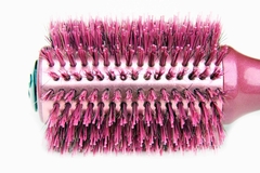 Escova Térmica de Metal #2607 - Alisamento eficiente para cabelos médios e longos com a qualidade da Escovas Fidalga