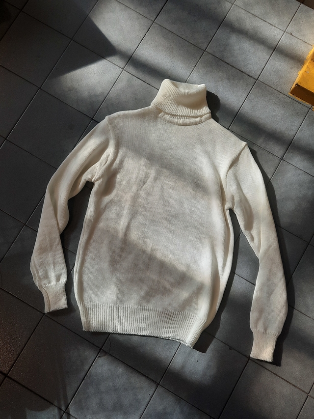 15444 Polera Gruesa Fit molderia de hombre