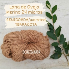 LANA Oveja MERINO 24 micras SEMIGORDA/worsted TINTES NATURALES -100grs