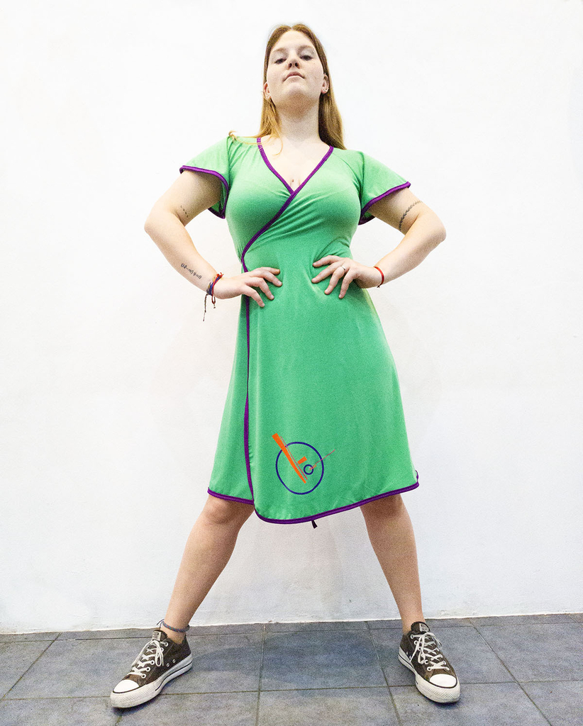 Vestido cruzado con vuelo sales