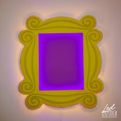 Marco Puerta de Friends 50x40cm | LED ULTRA VIOLETA Y AMBAR | - Led it be cuadros brillantes 