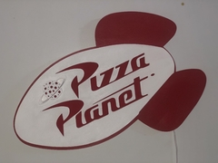 Pizza Planet Toy Story 50x40cm en internet