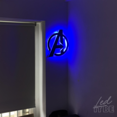 Imagen de Cuadro led / 12v / dimmer / Logo Avengers Marvel